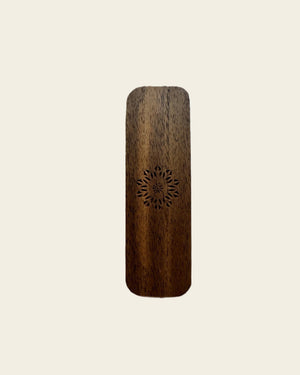 Rechteckige Holz-Box mit Hanf-Blatt Gravur zur Aufbewahrung von Kräutern, Tees und Joints