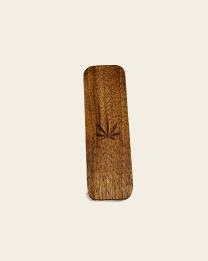 Rechteckige Holz-Box mit Hanf-Blatt Gravur zur Aufbewahrung von Kräutern, Tees und Joints