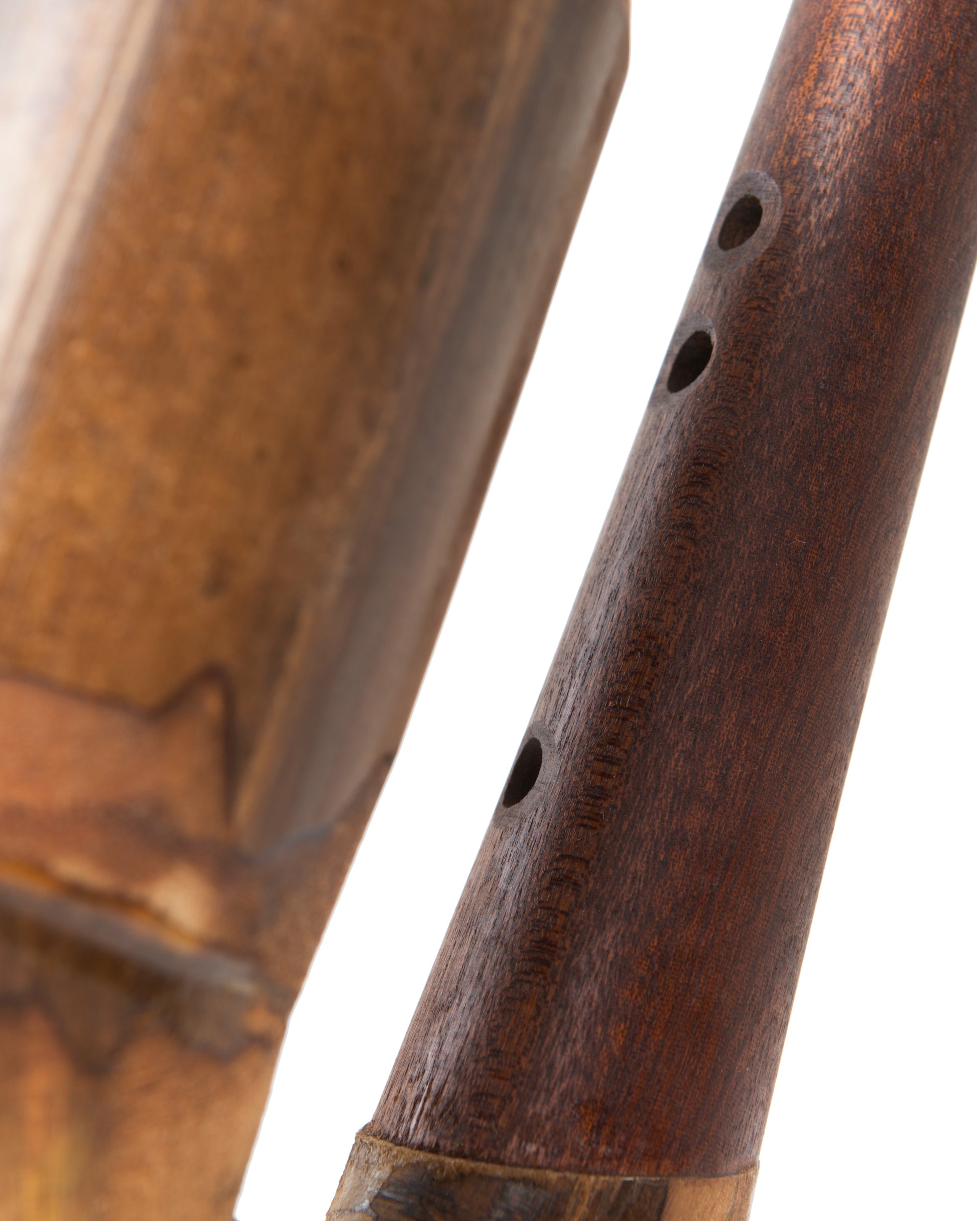Halsstück eines Holz-Saxophons in Nahaufnahme