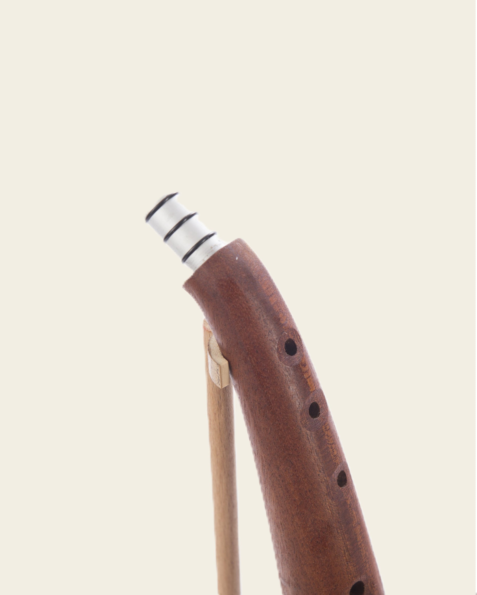 Mundstück-Aufsatz des Holz-Saxophons mit O-Ringen zur optimalen Befestigung des Mundstücks