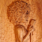 Gefräste Wandkunst aus Holz, Abbildung einer Jazz-Sängerin, Detailansicht