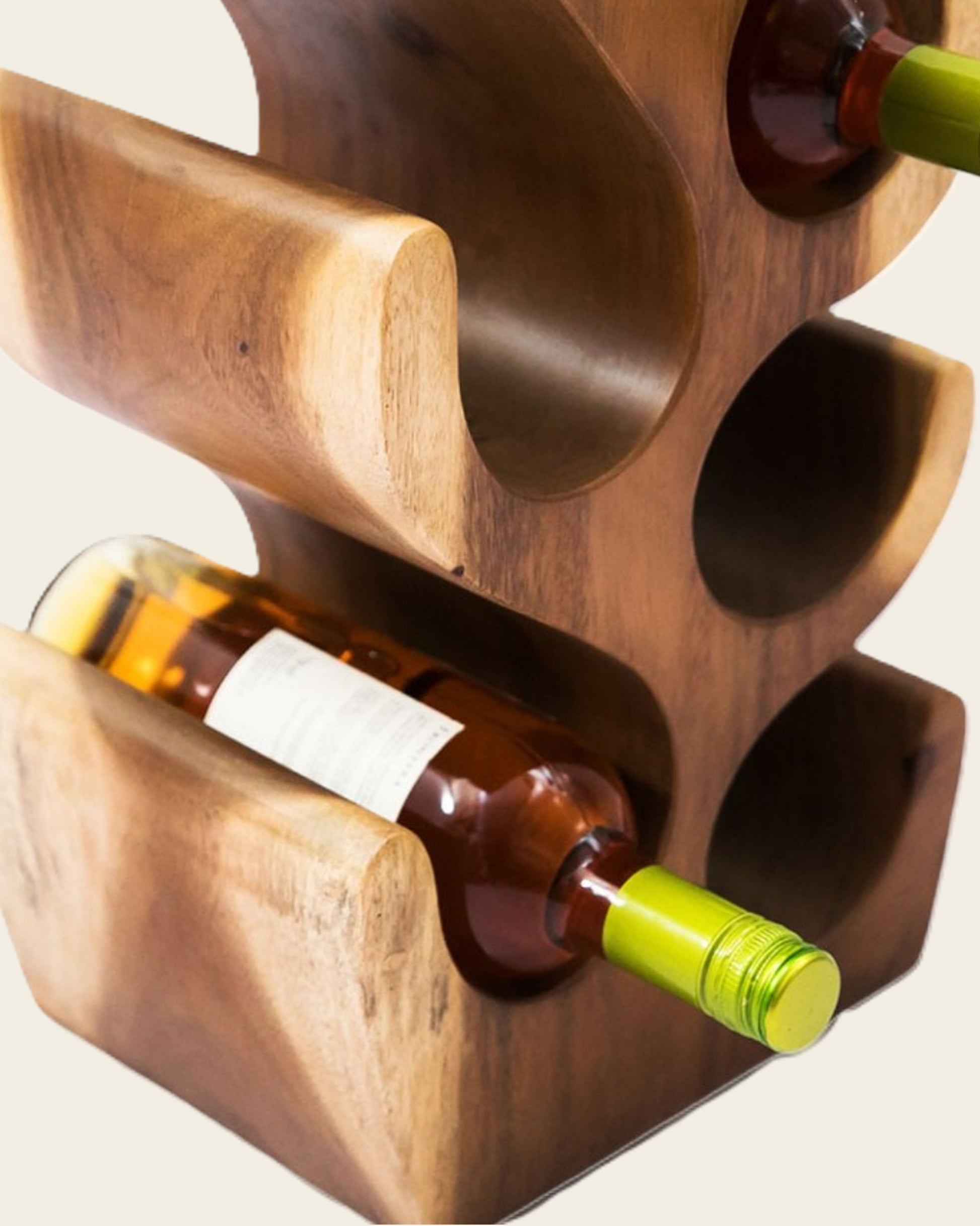 Nahaufnahme eines Wein-Ständers in skulpturaler Form
